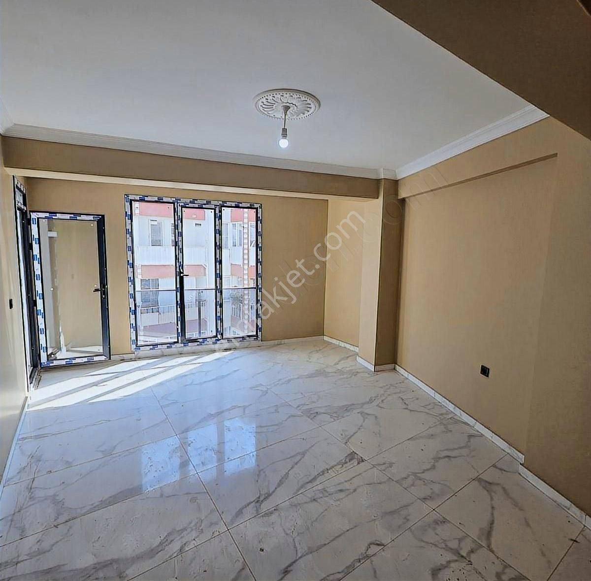 Burhaniye Merkezde Ebeveyn Banyolu Geniş 2+1 Daire - Görsel 9