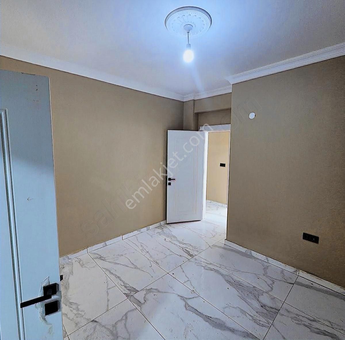 Burhaniye Merkezde Ebeveyn Banyolu Geniş 2+1 Daire - Görsel 14