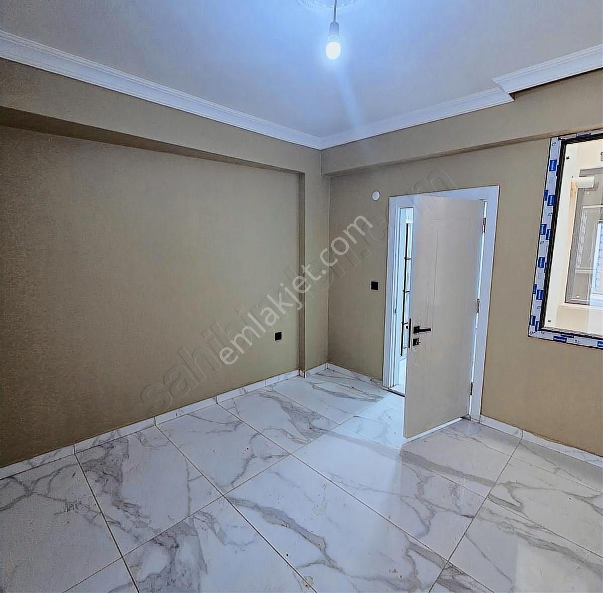 Burhaniye Merkezde Ebeveyn Banyolu Geniş 2+1 Daire - Görsel 11