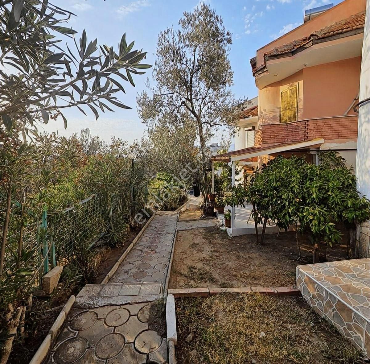 Pelitköy Sahilde Denize 150 Metre Site İçi Masrafsız Dubleks