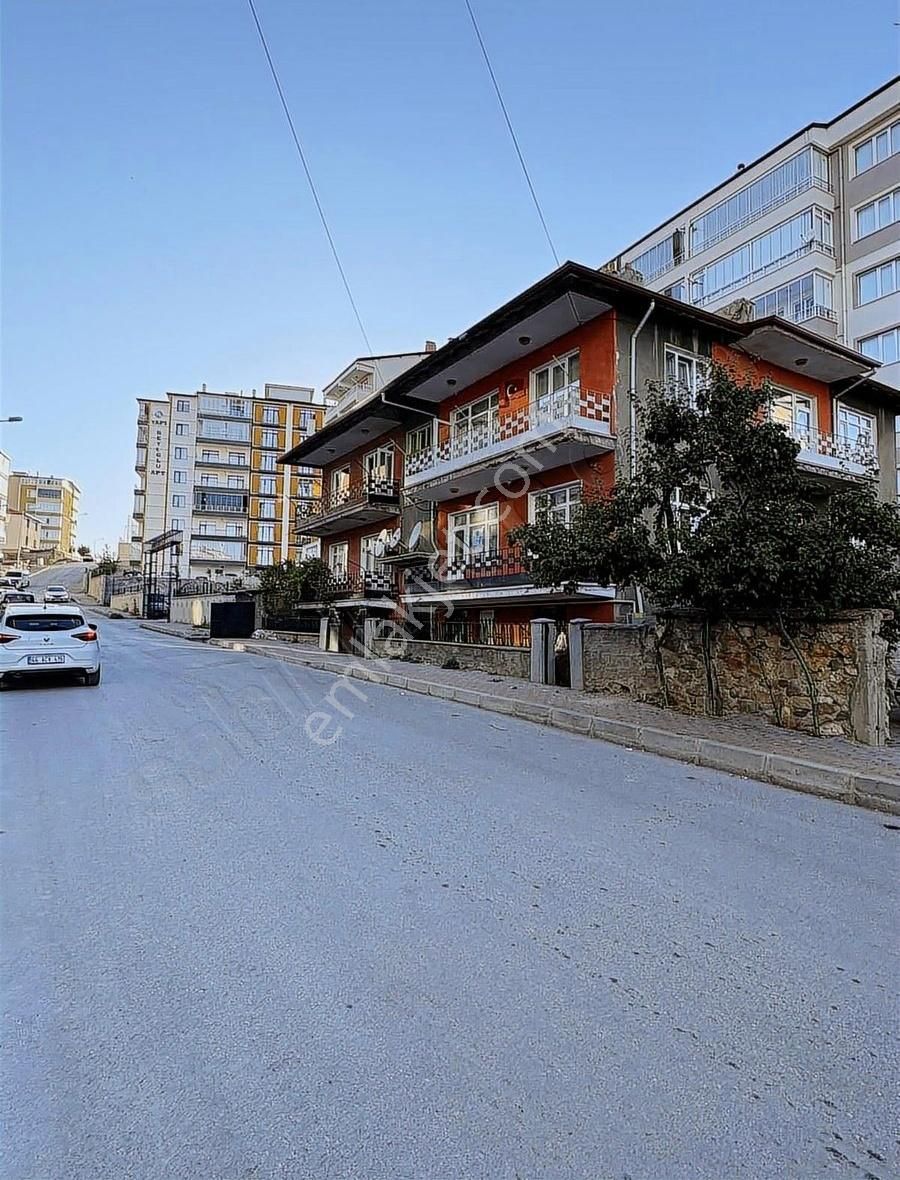Sefa Emlaktan Şehrin Merkezinde 2+1 Geniş Kiralık Daire