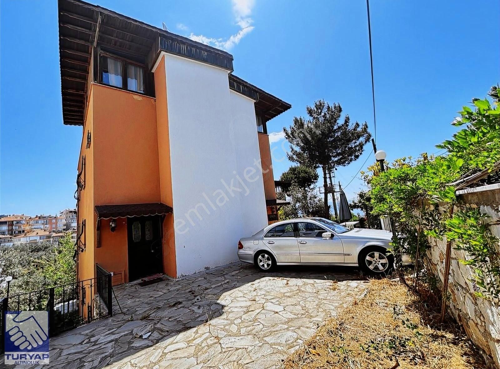 Turyap Altınoluk'tan Satılık Deniz Manzaralı 3+2 Villa