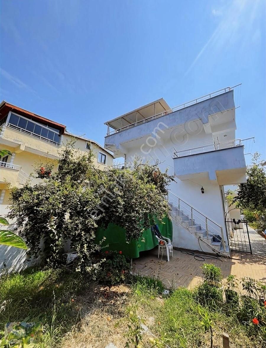 Avşa Adası Merkezinde Müstakil Bahçe Kullanımlı Dubleks
