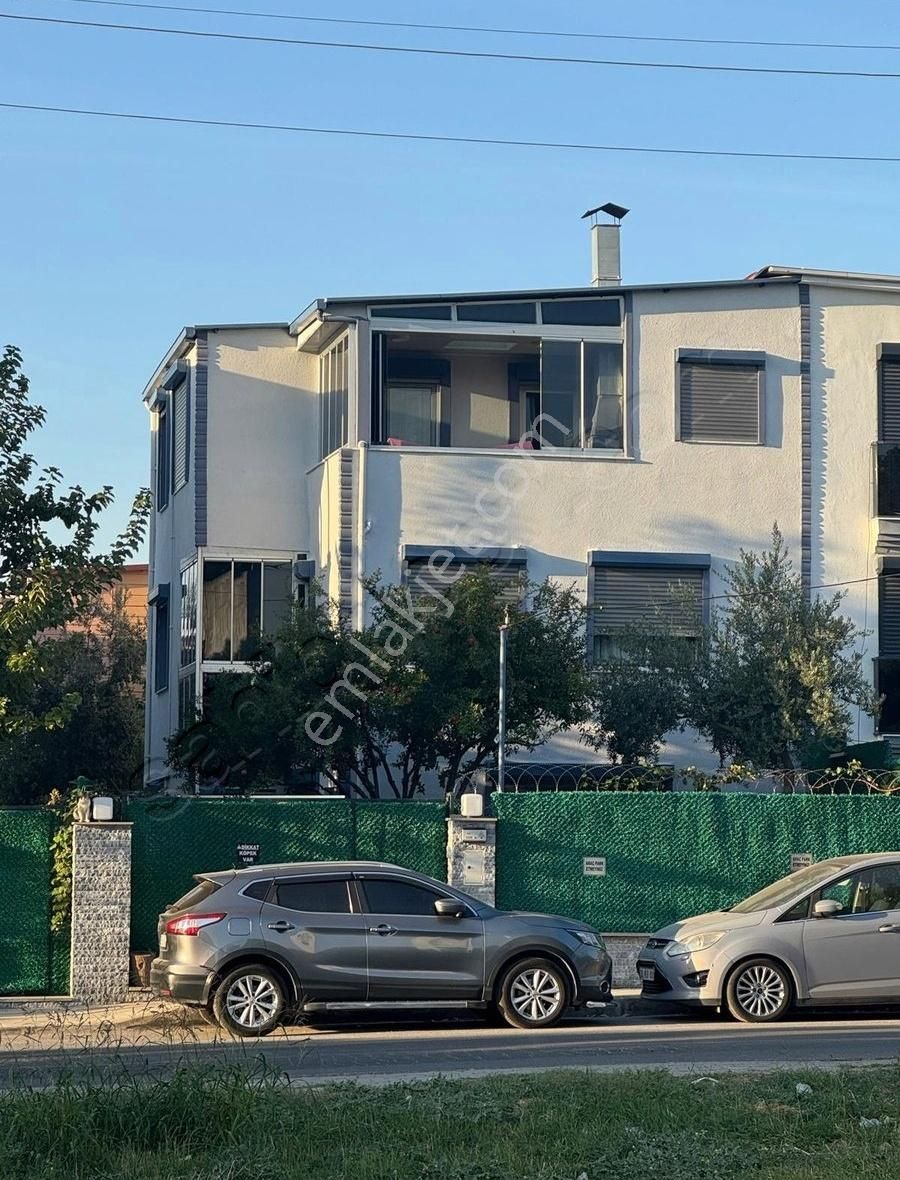 Gaziemir Beyazevler'de 5+1 Satılık Müstakil Villa (çift Tapu)