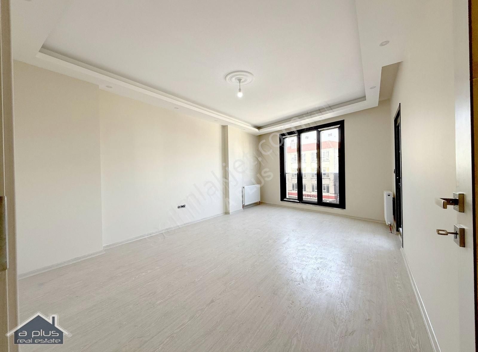 Sarıgazi Ana Cadde Üzeri Kiralık 3+1 Sıfır Daire
