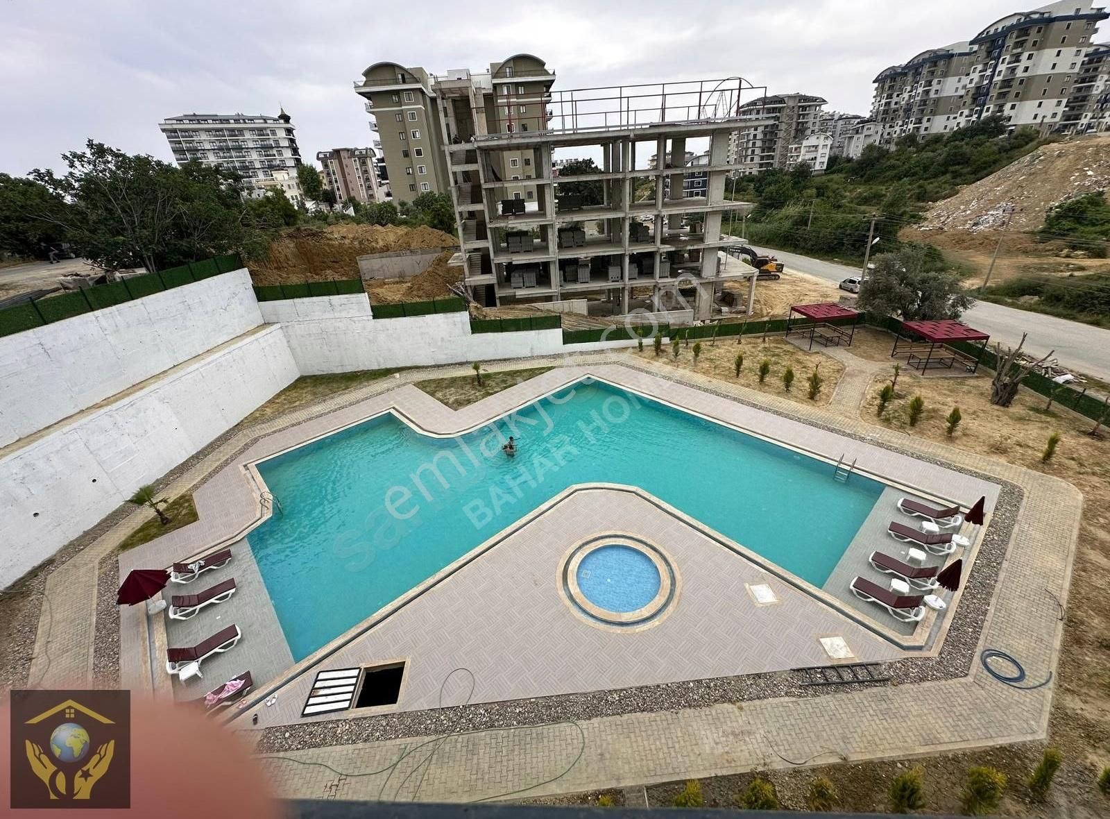 Çok Geniş Ferah 60m2 Büyük Havuzlu Merkezi Konumda Cadde Üzeri F - Görsel 25