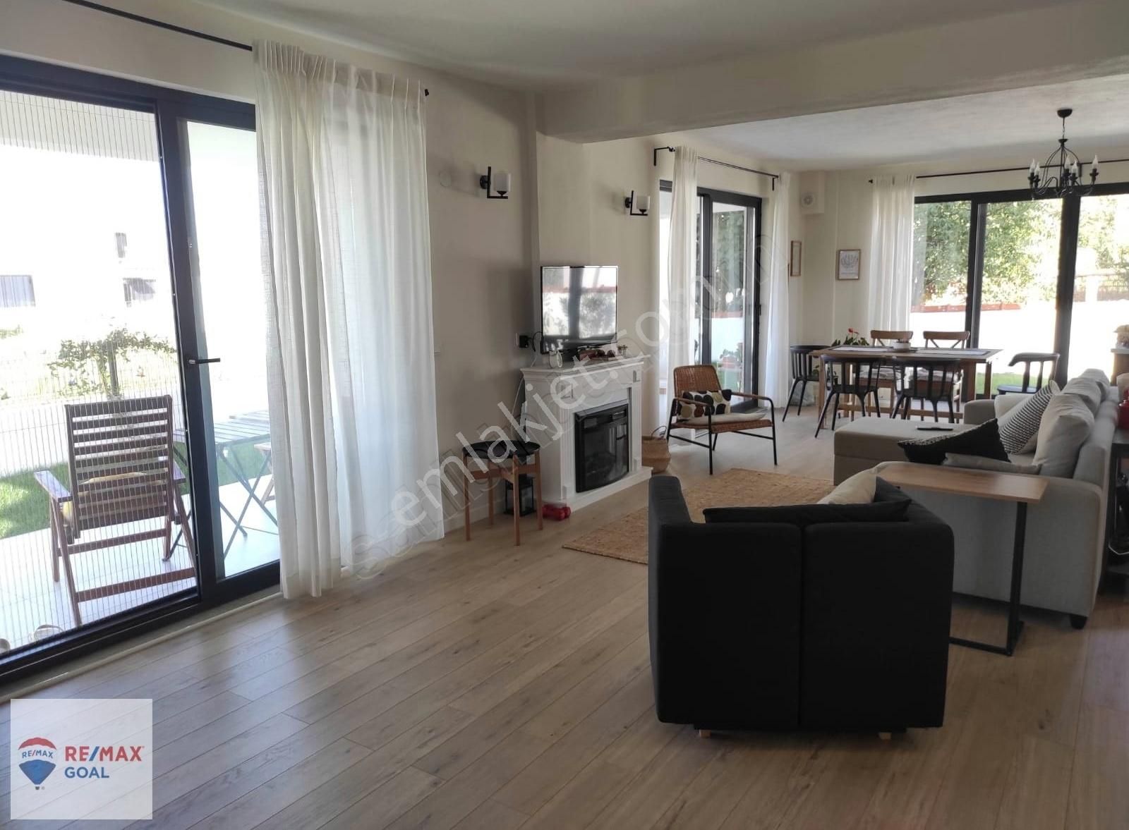 Lapseki'de Özenle Yapılmış Geniş Bahçeli Yeni Dubleks Villa