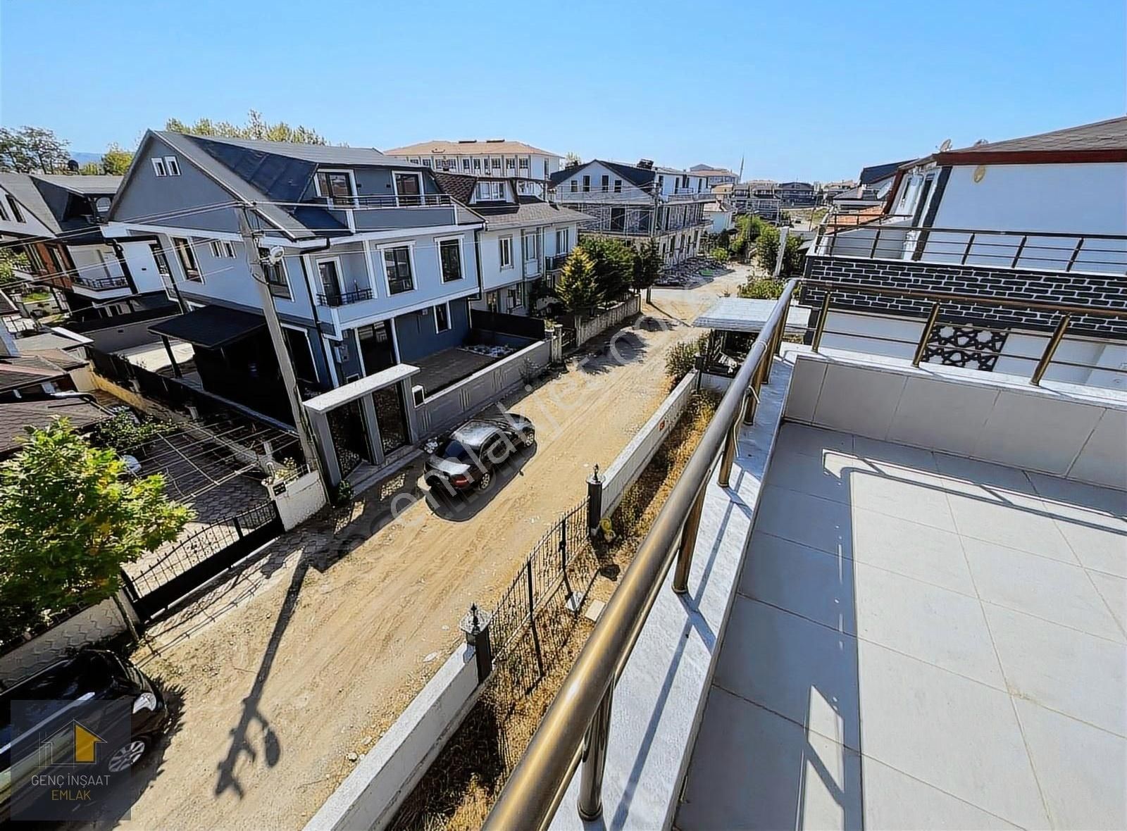 Kocaali'de Önü Kapanmaz Denize 100 M Geniş M² 3+1 Triplex Villa