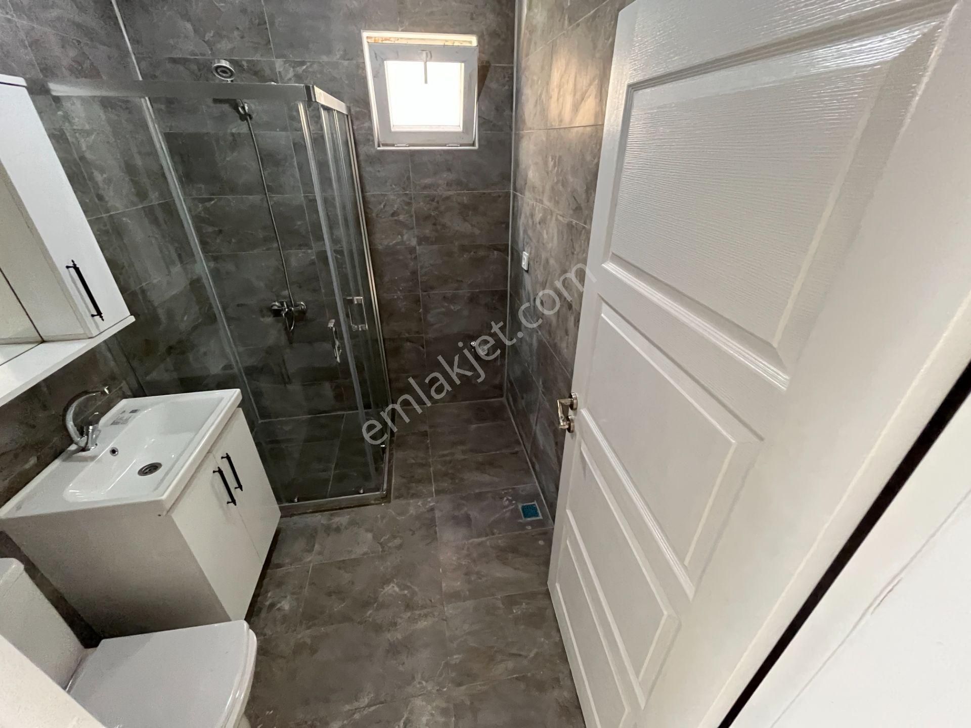 Cadde'den Sahile Yakın Yeni Binada Ön Cephe Geniş Kullanım 2+1 - Görsel 24