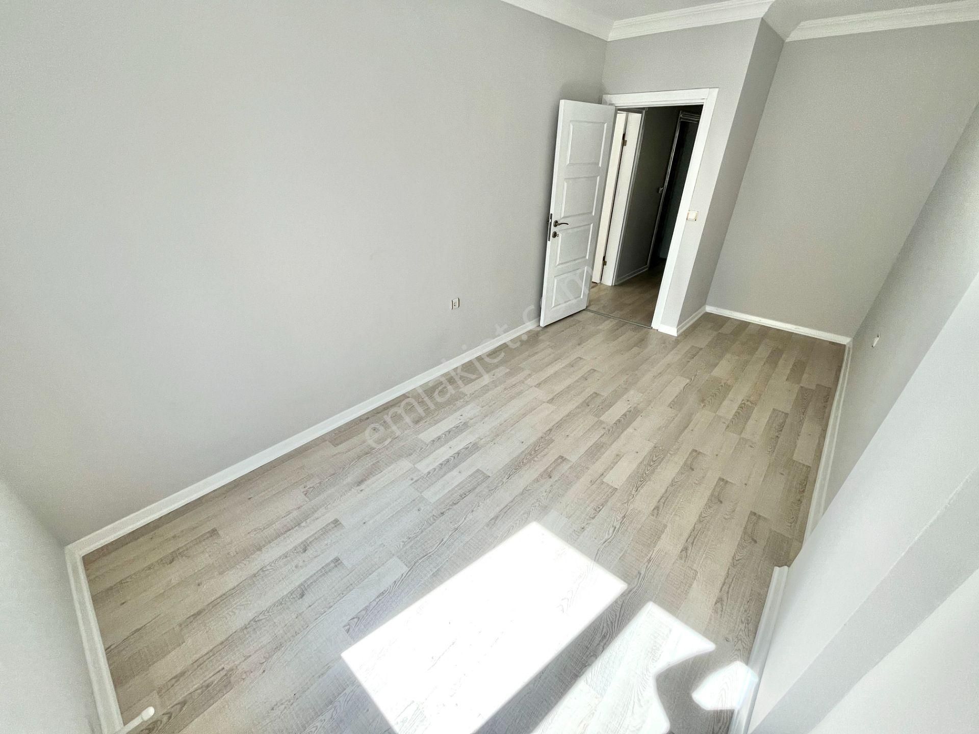 Cadde'den Sahile Yakın Yeni Binada Ön Cephe Geniş Kullanım 2+1 - Görsel 30