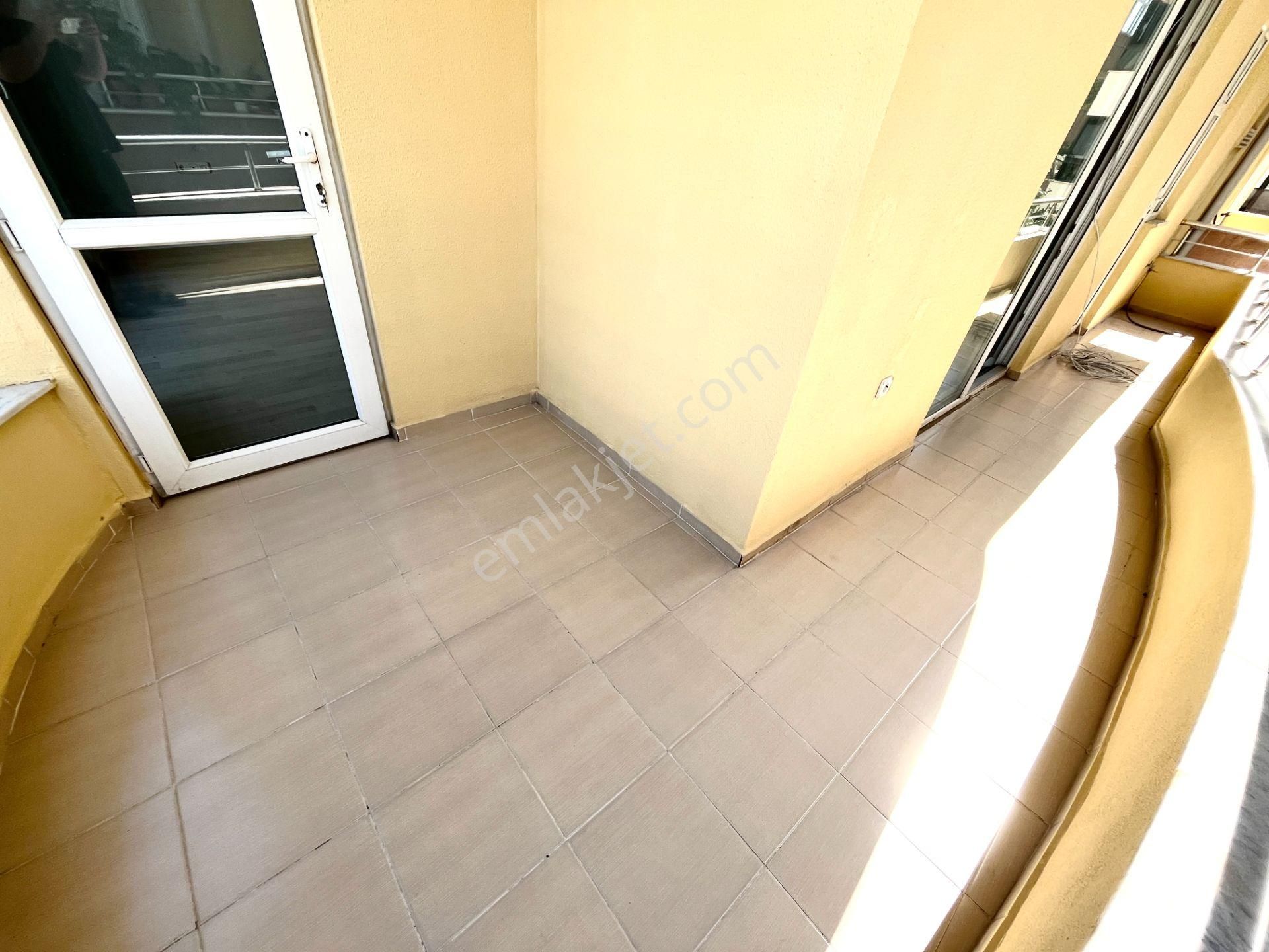 Cadde'den Sahile Yakın Yeni Binada Ön Cephe Geniş Kullanım 2+1 - Görsel 23