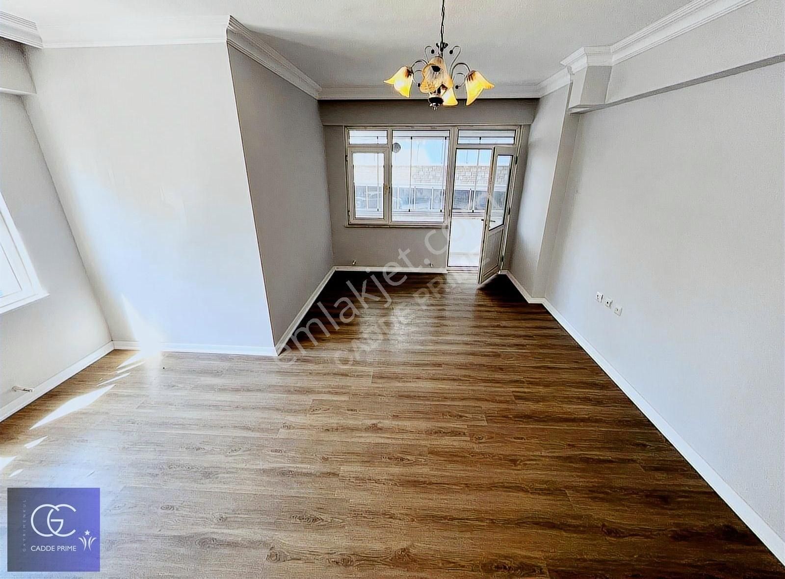 Cadde'den Satılık Ön Cephe Geniş Çift Balkon 3+1 Masrafsız Daire - Görsel 2