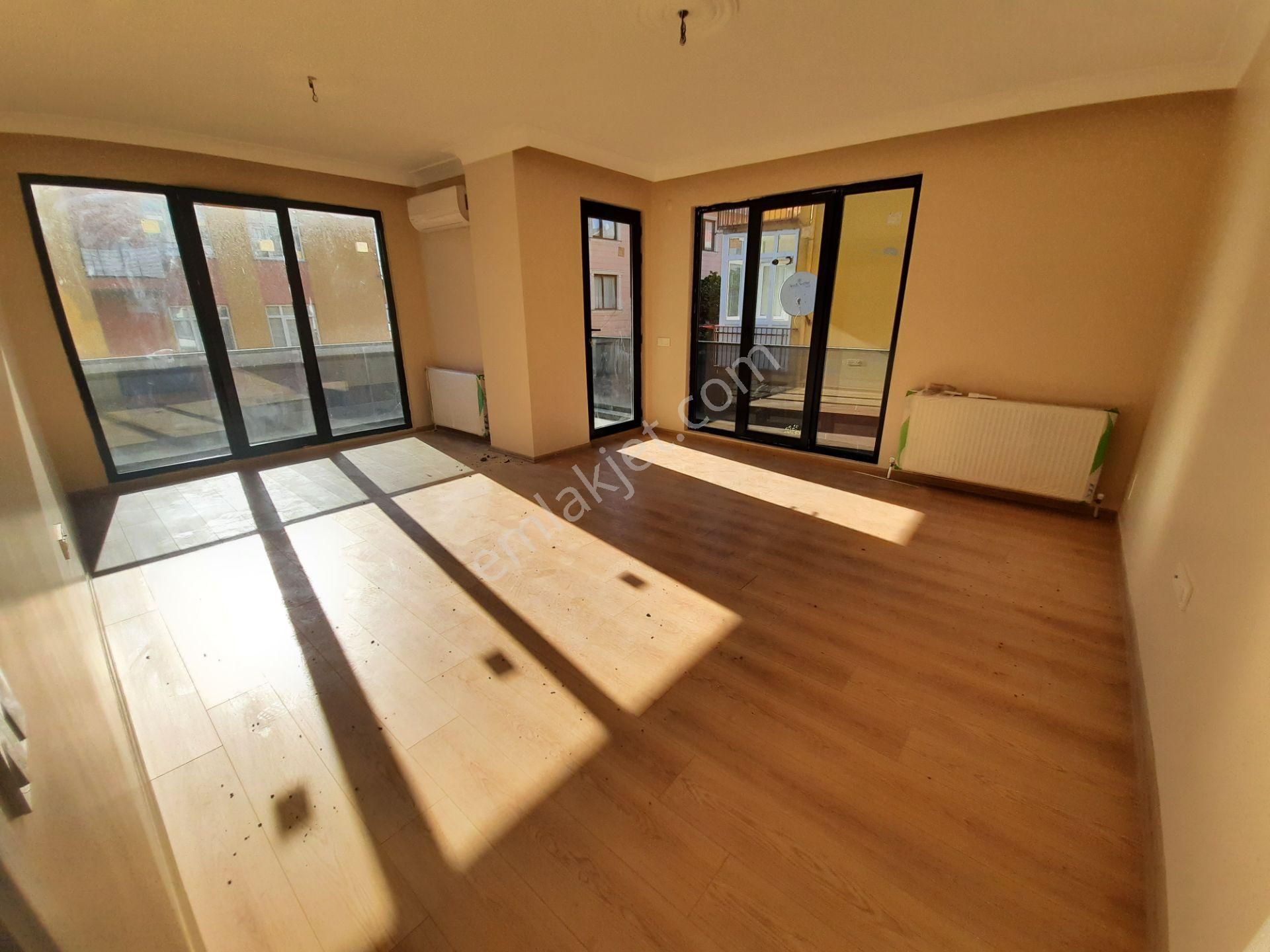 Deluxe 26 ' Dan Yeni Binada Asansörlü Otoparklı 3+1 130 M2 Daire