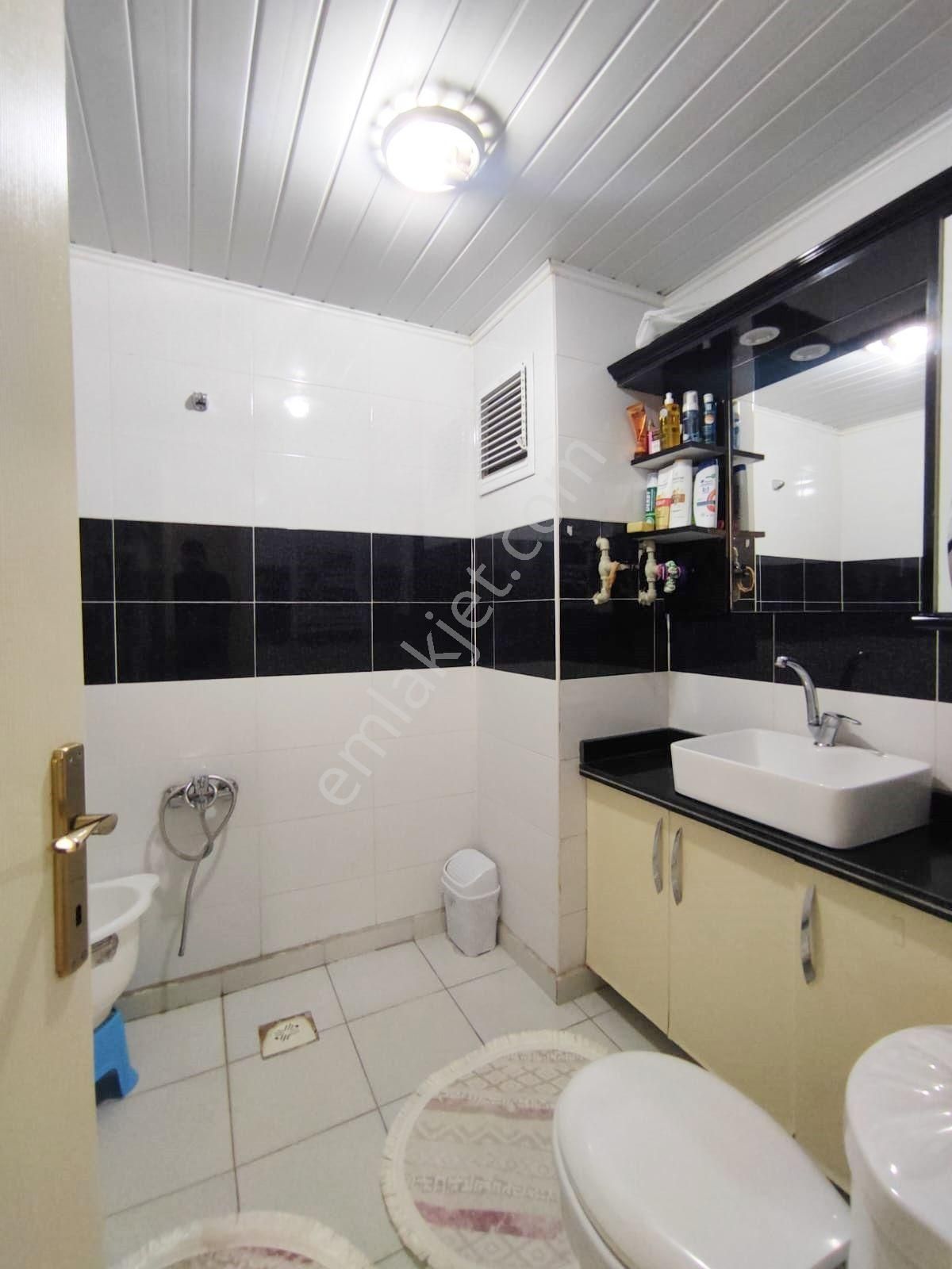 Beykent'te Çift Balkon Banyolu Garajlı 3+1 Geniş Oturumlu Daire - Görsel 19