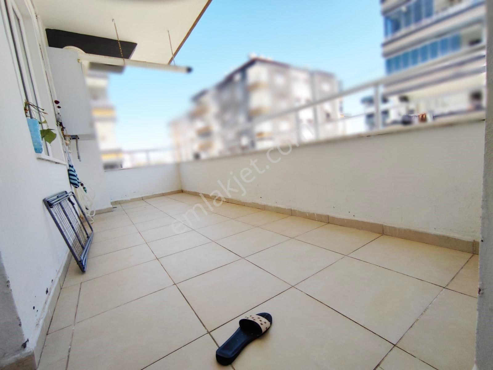 Beykent'te Çift Balkon Banyolu Garajlı 3+1 Geniş Oturumlu Daire - Görsel 4