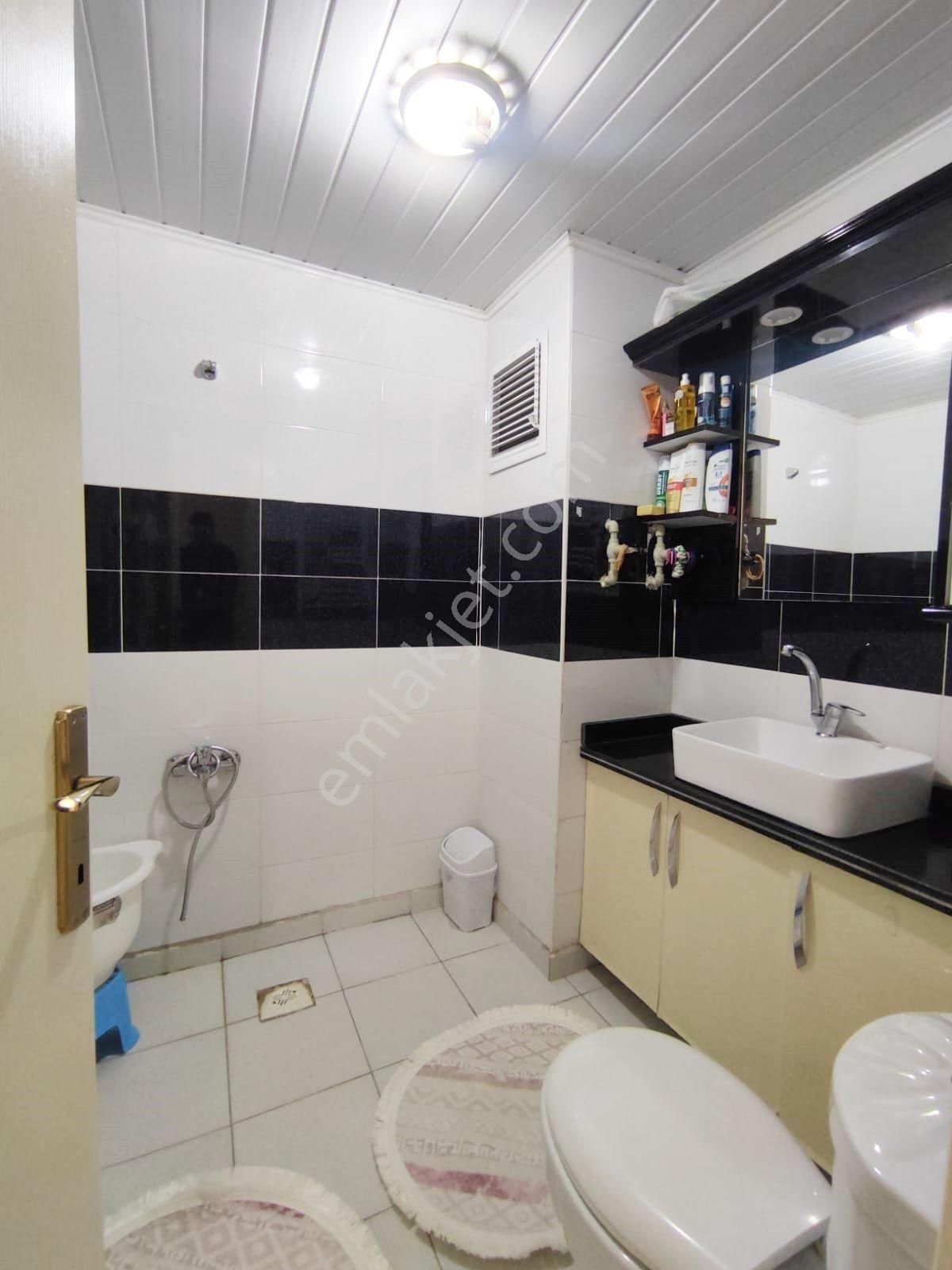 Beykent'te Çift Balkon Banyolu Garajlı 3+1 Geniş Oturumlu Daire - Görsel 20