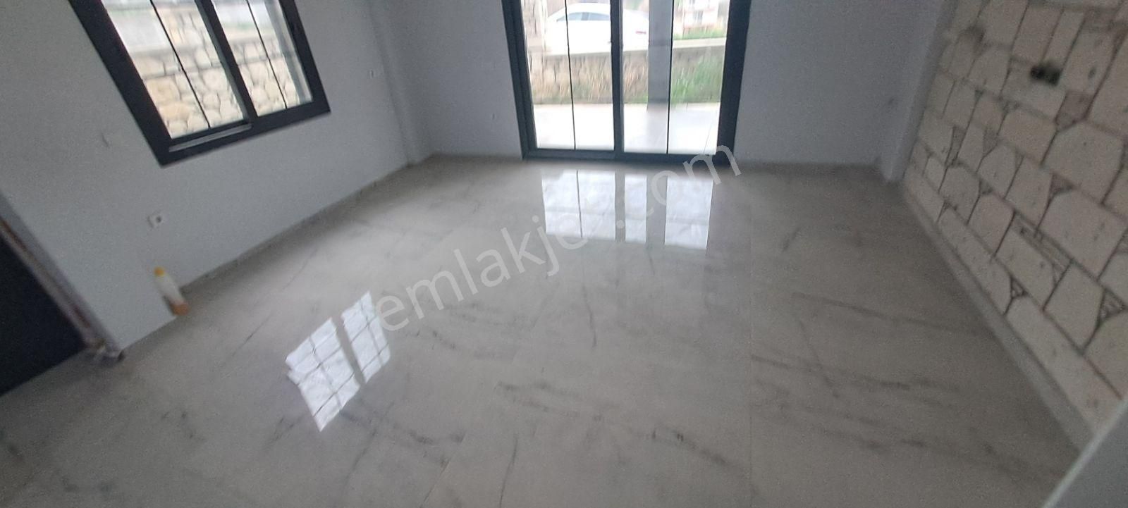 Akarcada Denize Yürüme Mesafesinde 2adet 3+1 Villa Biri Müst