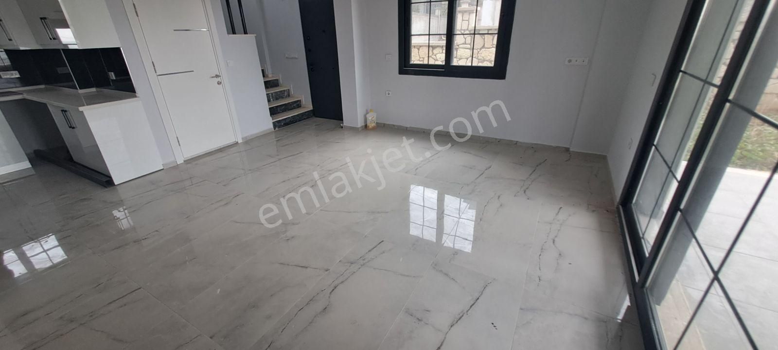 Akarcada Denize Yürüme Mesafesinde 2adet 3+1 Villa Biri Müst - Görsel 13