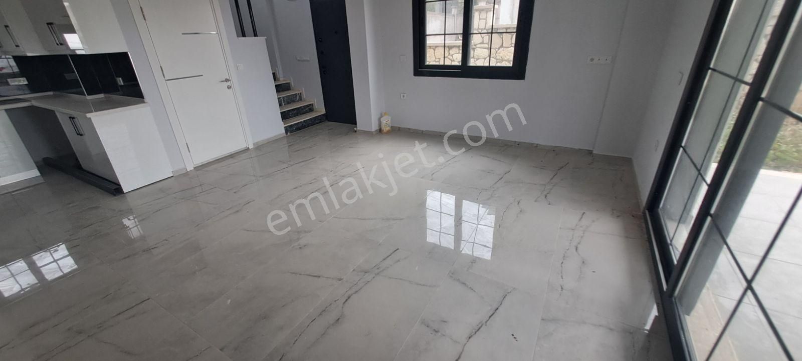 Akarcada Denize Yürüme Mesafesinde 2adet 3+1 Villa Biri Müst - Görsel 20