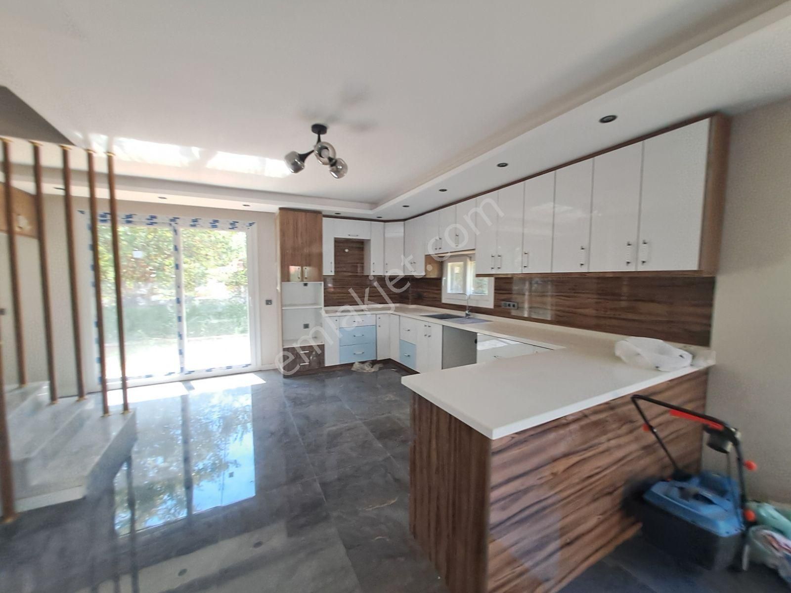 Ürkmez Doğanbey Mahlesinde Ultra Lüks Villa - Görsel 11