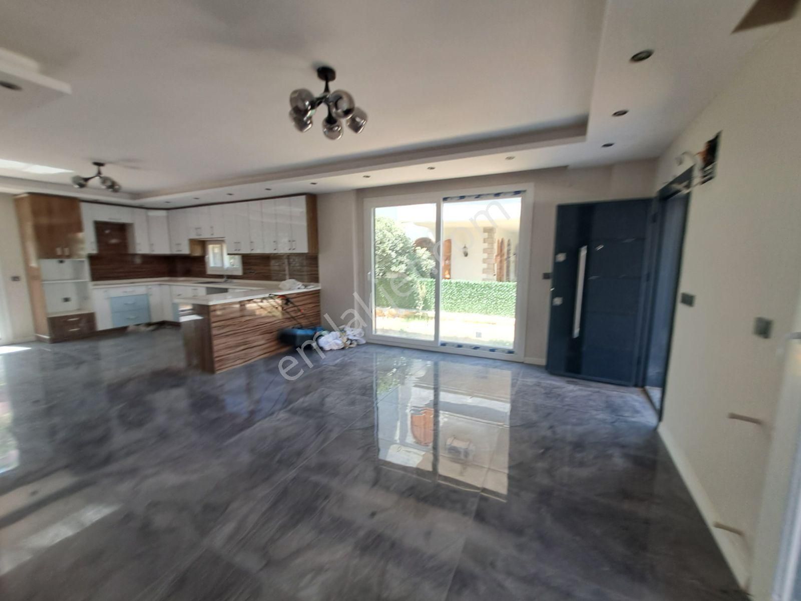 Ürkmez Doğanbey Mahlesinde Ultra Lüks Villa - Görsel 2