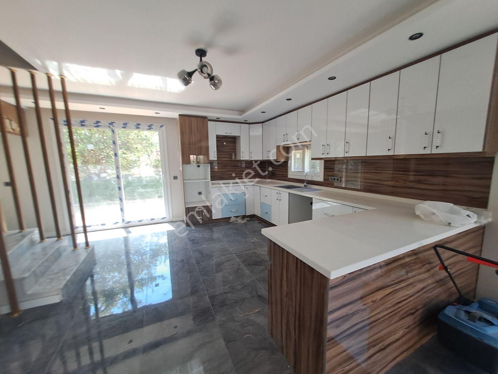 Ürkmez Doğanbey Mahlesinde Ultra Lüks Villa - Görsel 8