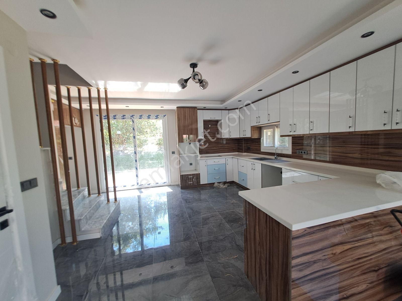 Ürkmez Doğanbey Mahlesinde Ultra Lüks Villa - Görsel 18