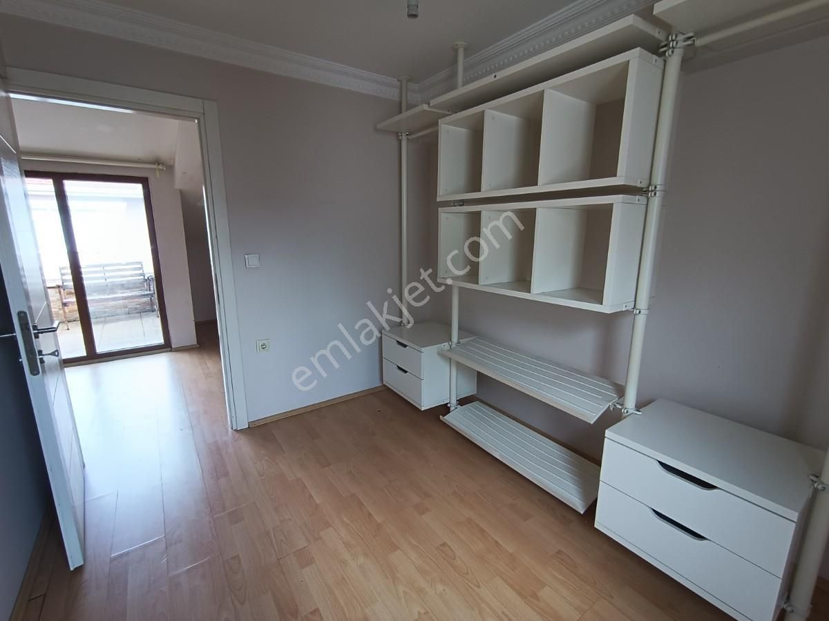 Üsküdar Zeynep Kamilde Genç Binada Dubleks Daire - Görsel 13