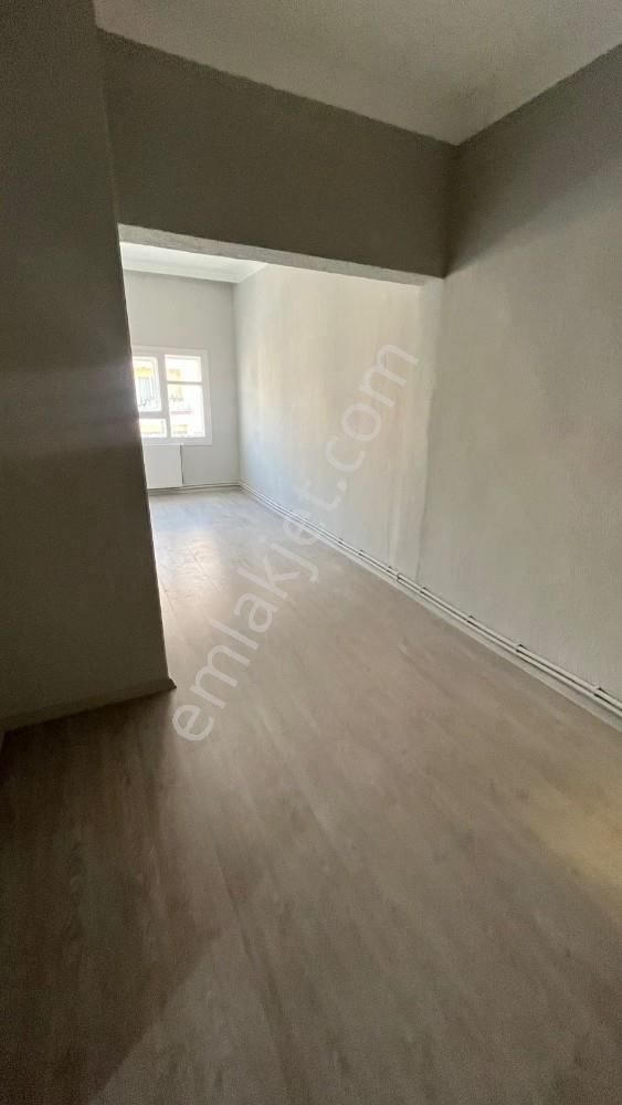 Anadolu Emlaktan Aşağıeverekte 2+1 İçi Ful Yapılı Kiralık Daire