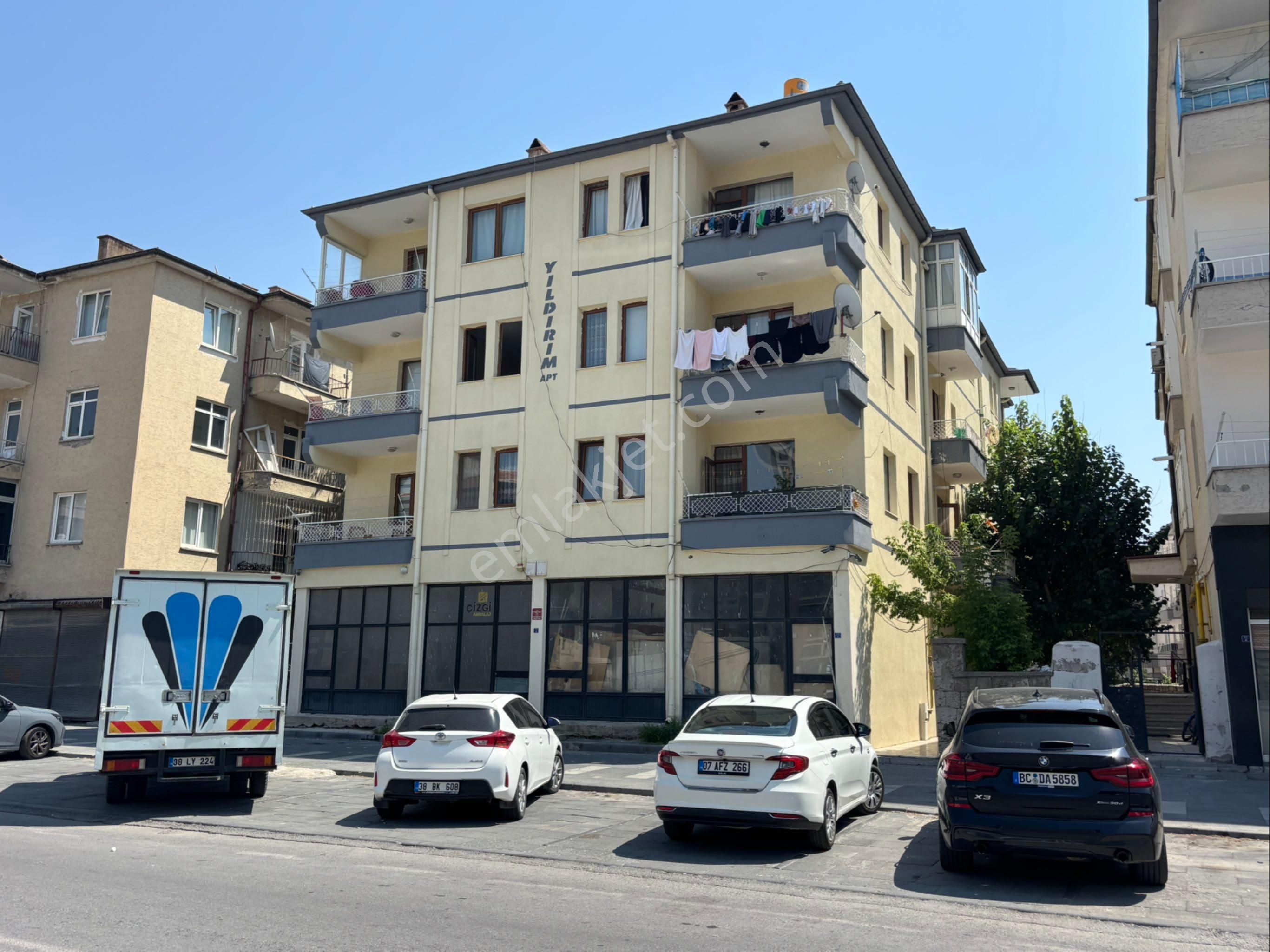 Argıncıkta Cadde Cepheli Satılık 3+1 Daire