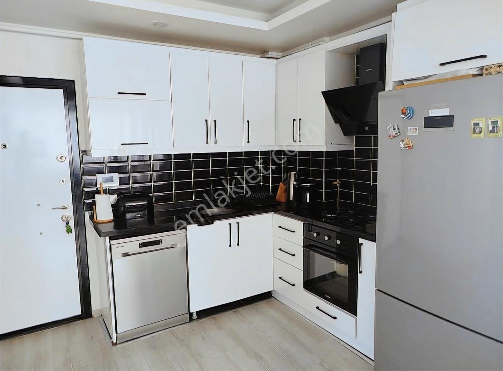 Onur Mükemmel Konumda Satılık 2+1 Daire - Görsel 8