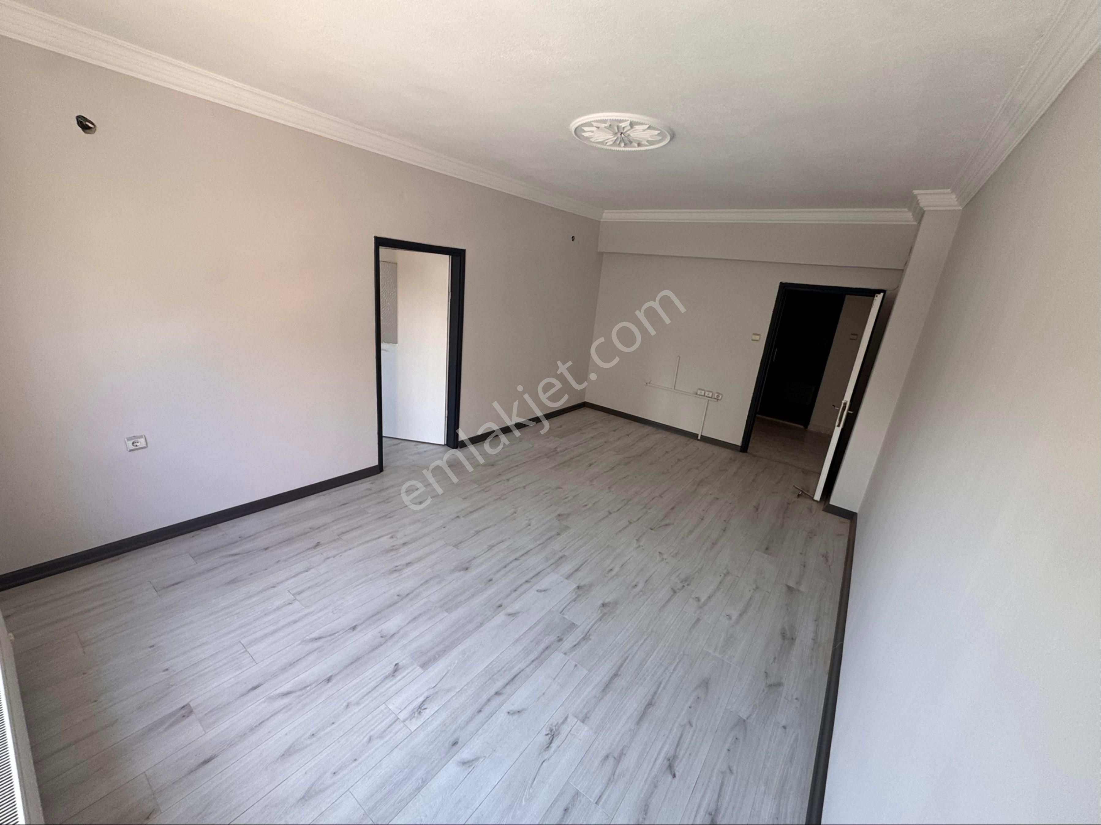 Acill Uyanış Mah Aşıkpaşa Cadde Yanı Ara Katta Kullanışlı 3+1