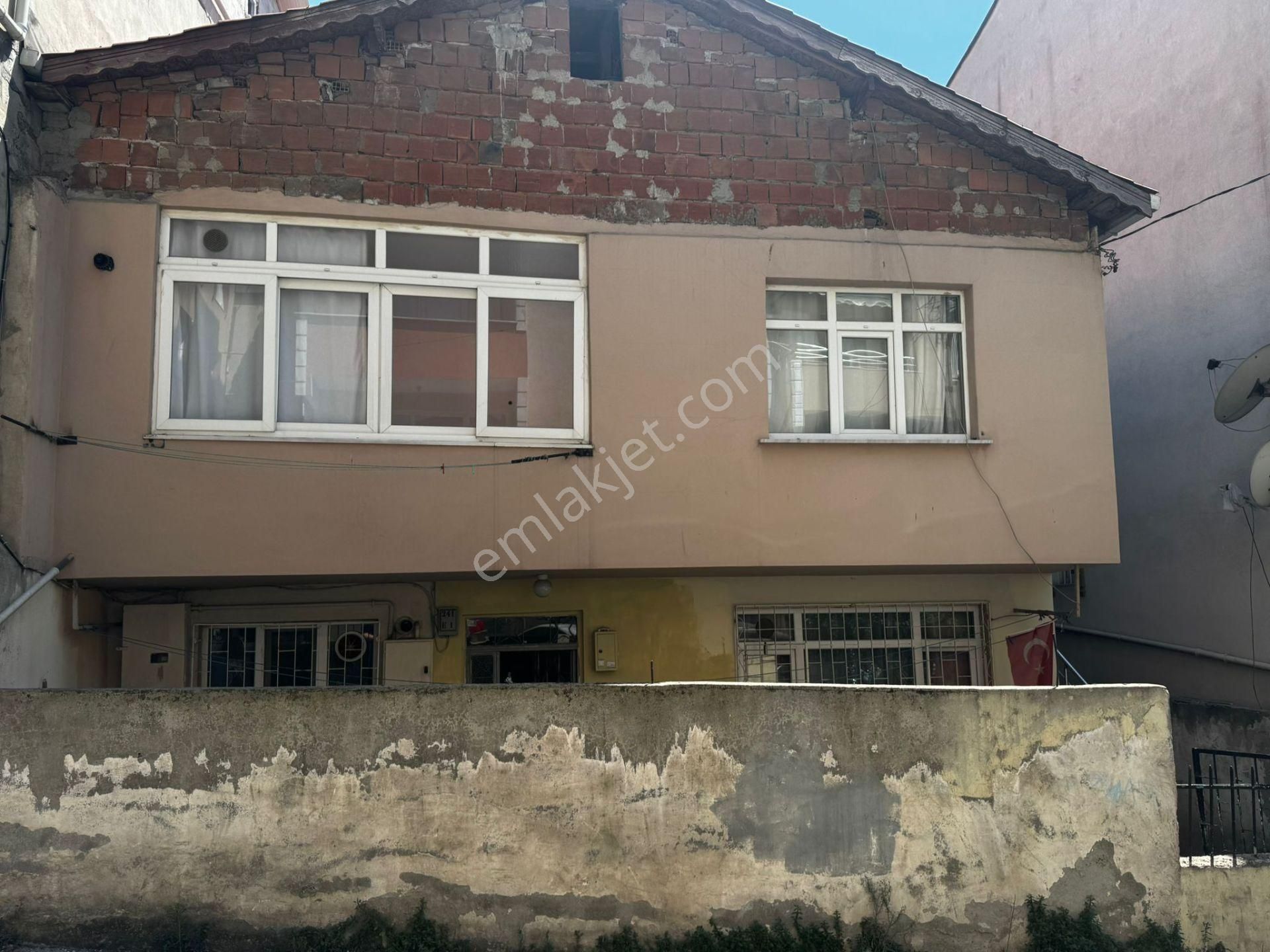 Yeniköy Bağlar Mevkiinde Satılık 2 Katlı Müstakil Bina