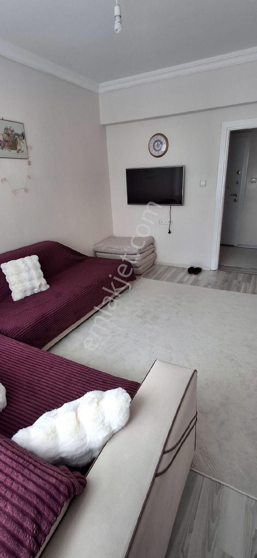 Fatihte Satlık 2+1 Yüksek Giriş