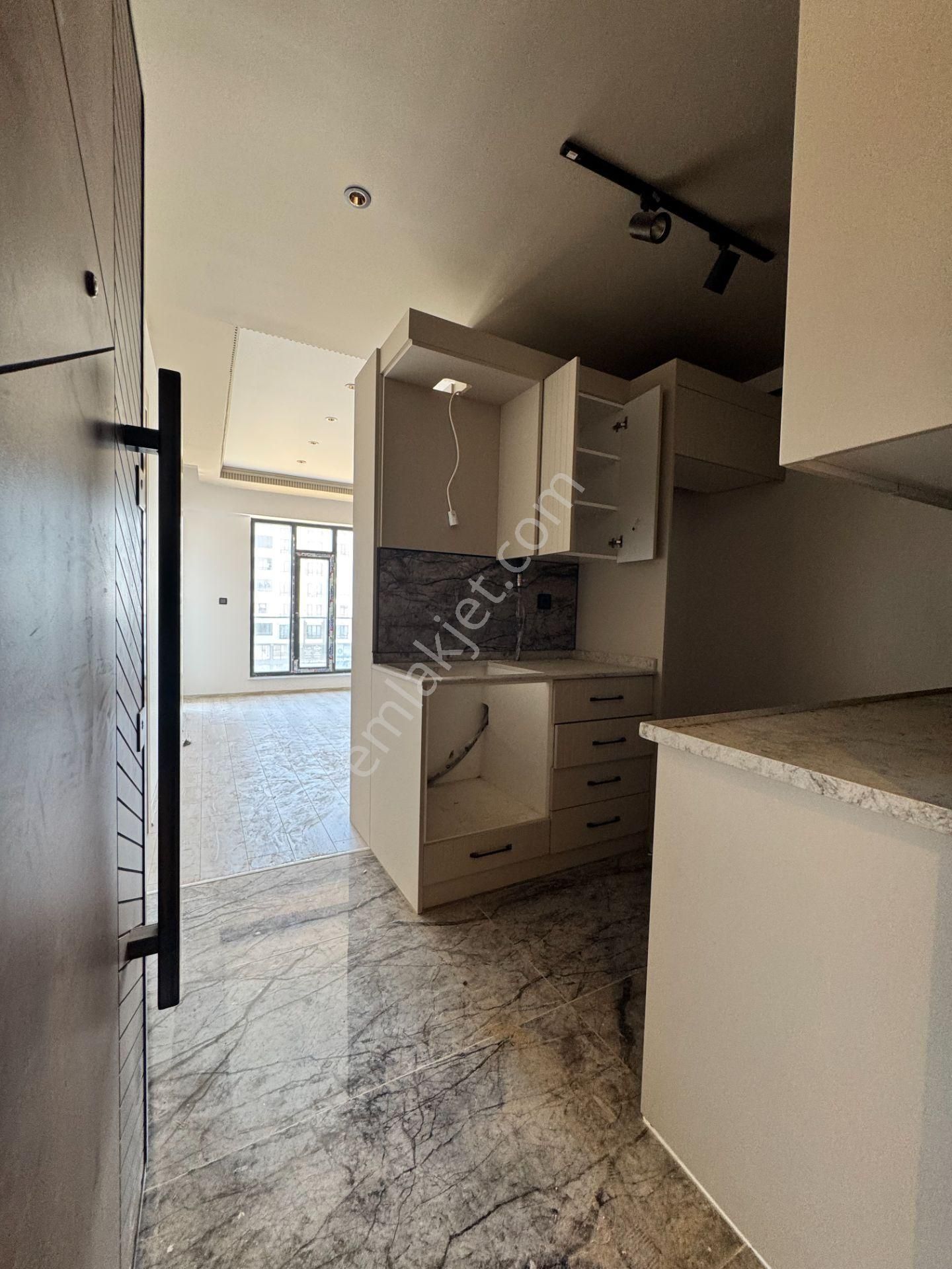 Babil Emlaktan Kiralık Süper Konumda Sıfır Eşyalı 1+1 Stüdyo