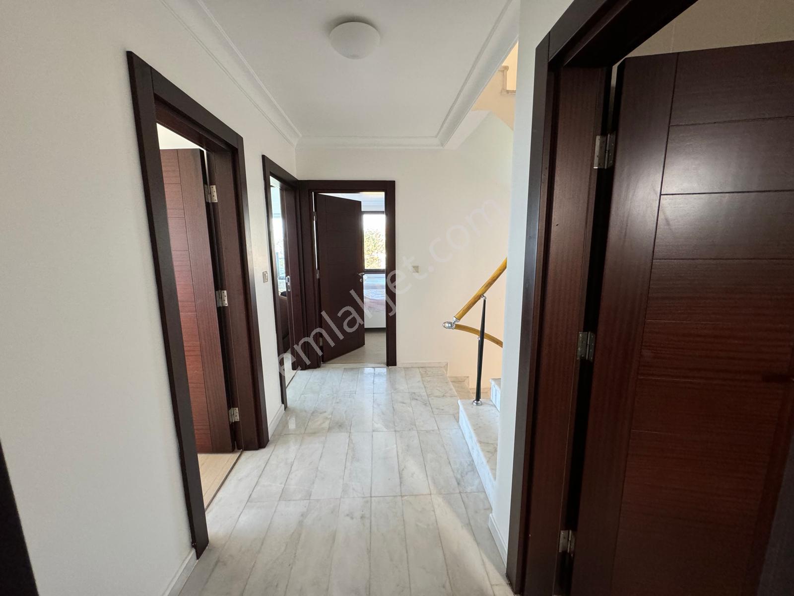 Alandere Mahallesinde Denize Sıfır 4+1 Villa - Görsel 15