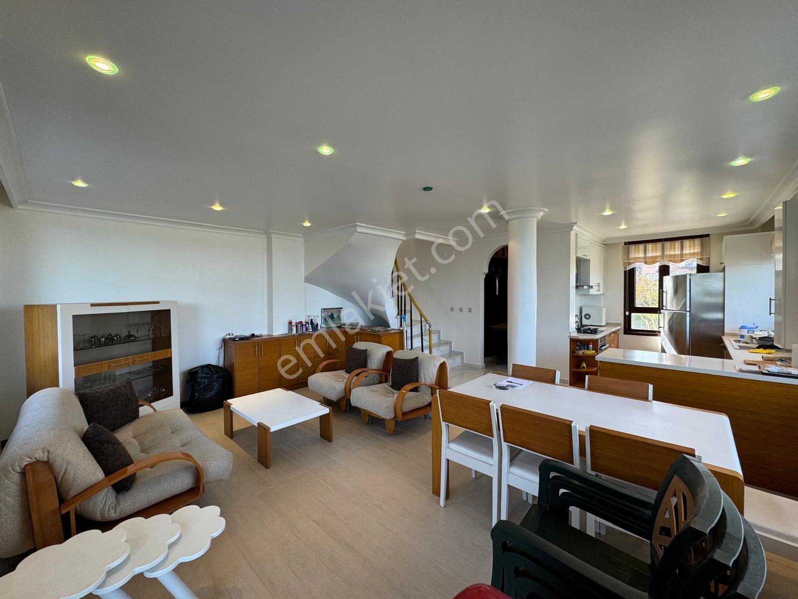 Alandere Mahallesinde Denize Sıfır 4+1 Villa - Görsel 12