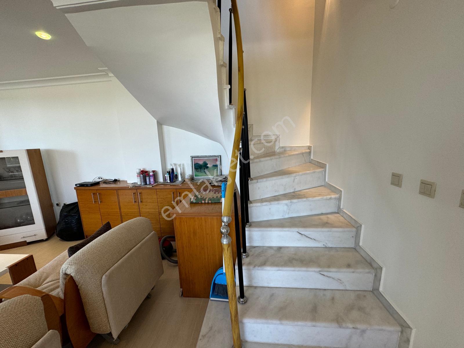 Alandere Mahallesinde Denize Sıfır 4+1 Villa - Görsel 14