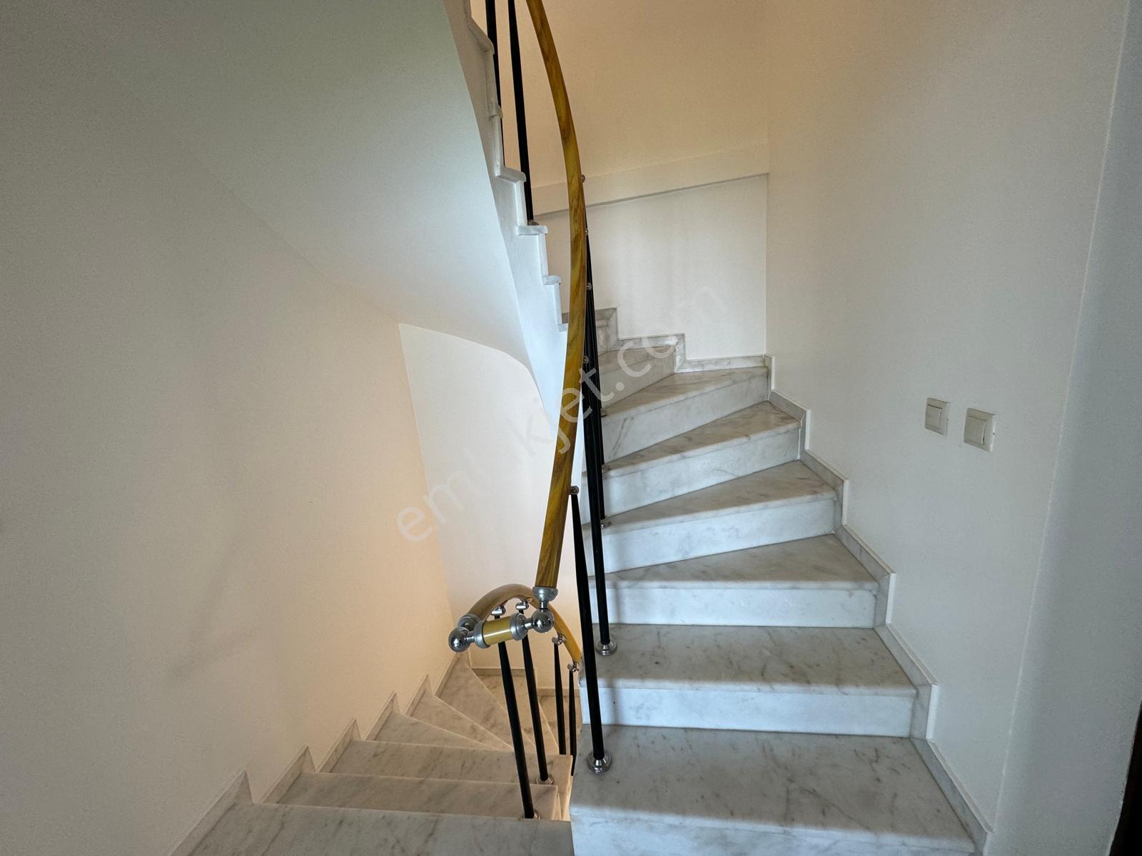 Alandere Mahallesinde Denize Sıfır 4+1 Villa - Görsel 24
