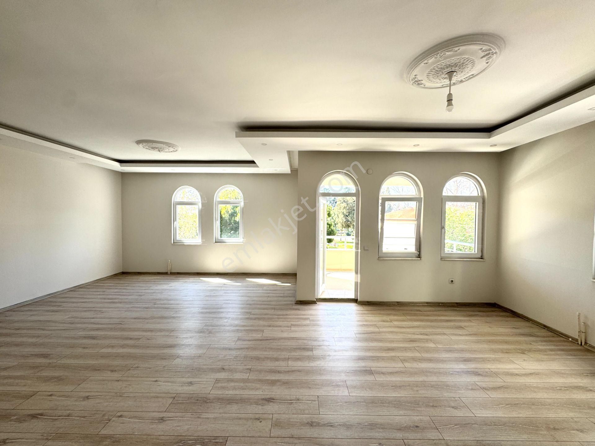 Işıklarda Karaalioğlu Parkı Manzaralı Arakatta Asansörlü Geniş 4+1 Daire - Görsel 6