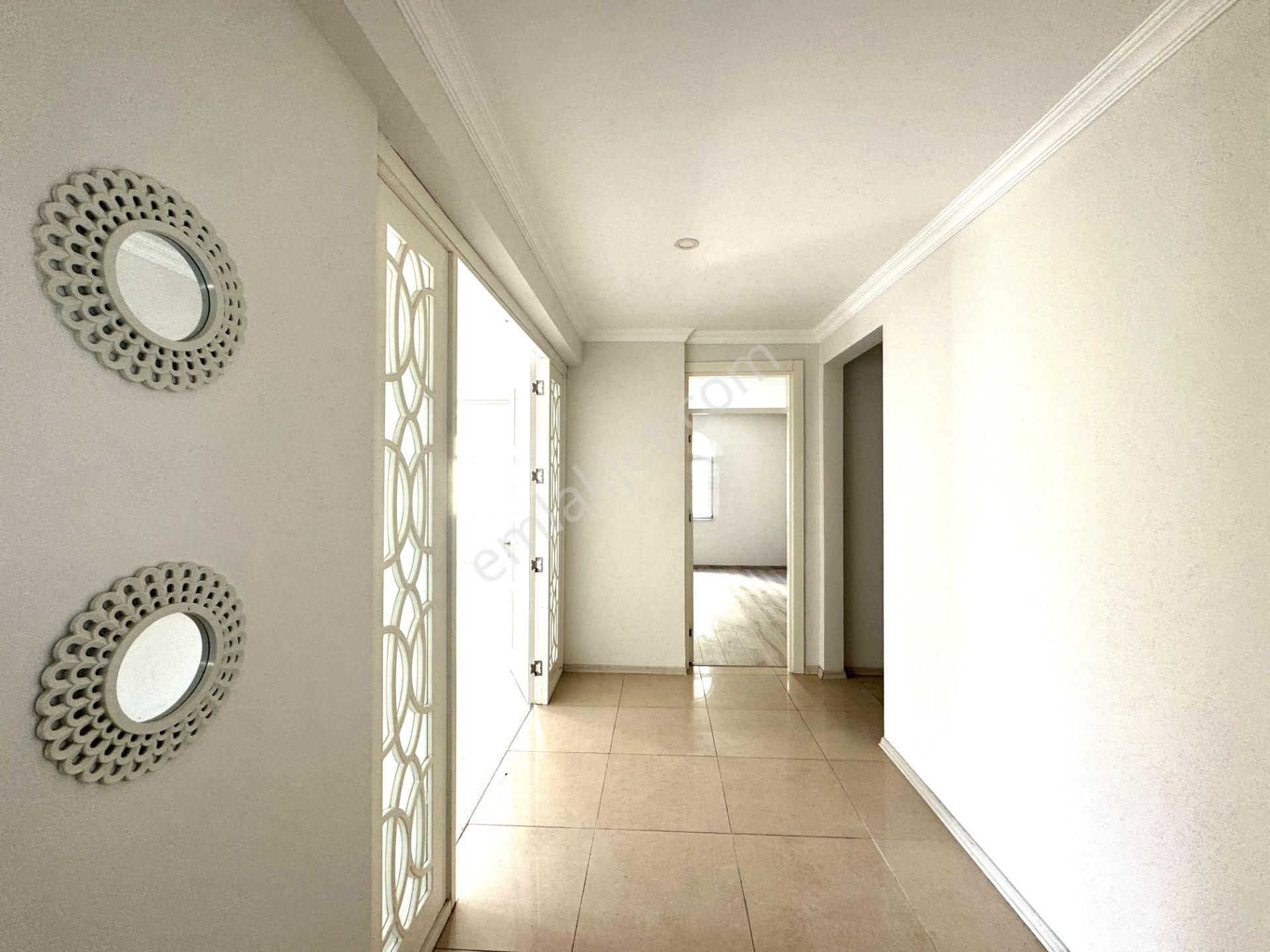 Işıklarda Karaalioğlu Parkı Manzaralı Arakatta Asansörlü Geniş 4+1 Daire - Görsel 7