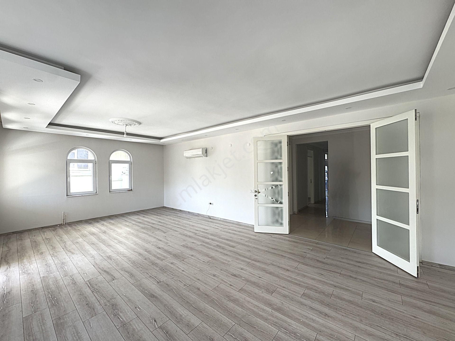 Işıklarda Karaalioğlu Parkı Manzaralı Arakatta Asansörlü Geniş 4+1 Daire - Görsel 4