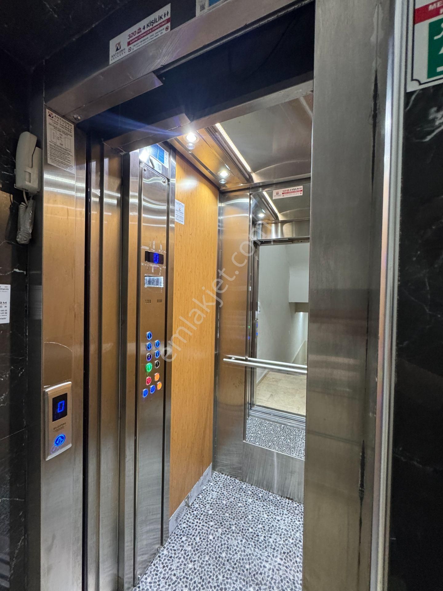 Işıklarda Karaalioğlu Parkı Manzaralı Arakatta Asansörlü Geniş 4+1 Daire - Görsel 33