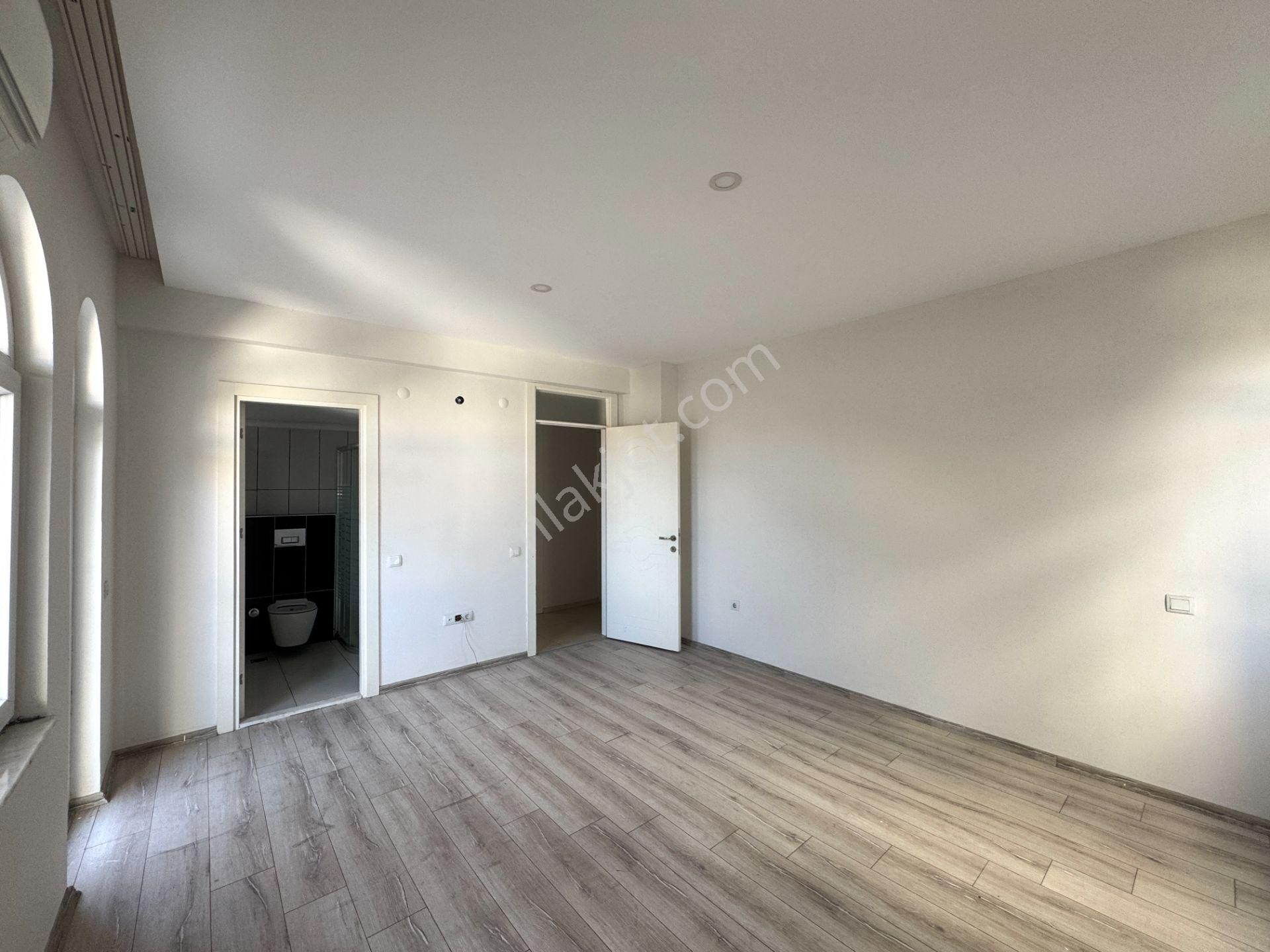 Işıklarda Karaalioğlu Parkı Manzaralı Arakatta Asansörlü Geniş 4+1 Daire - Görsel 21