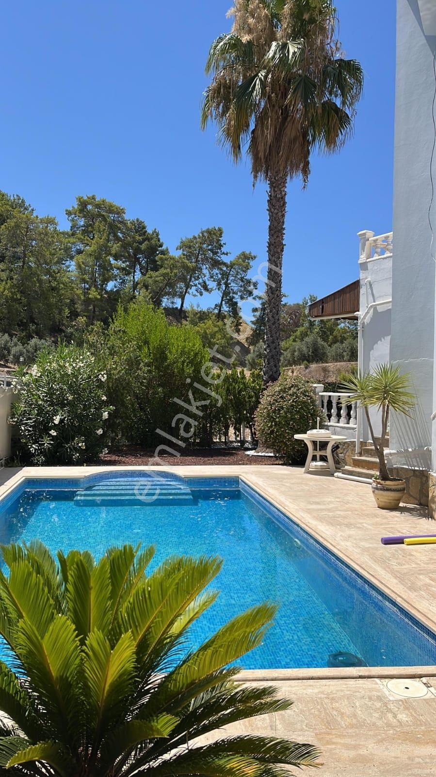 Alanya Avsallarda 3+1 Satılık Villa