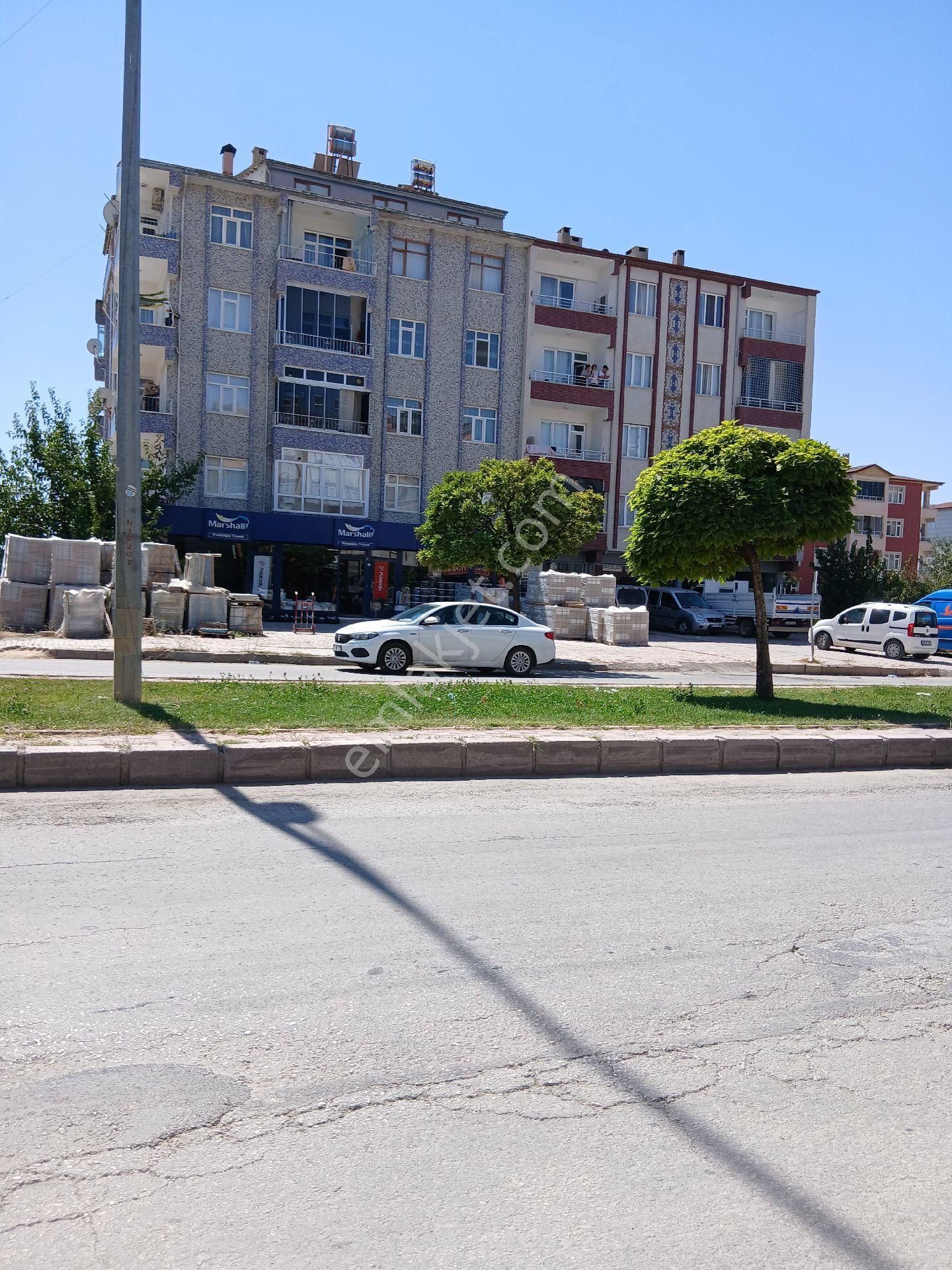 Doğukentte Alırız Septi Oglu Bulvarında Satılık Arakat Daire
