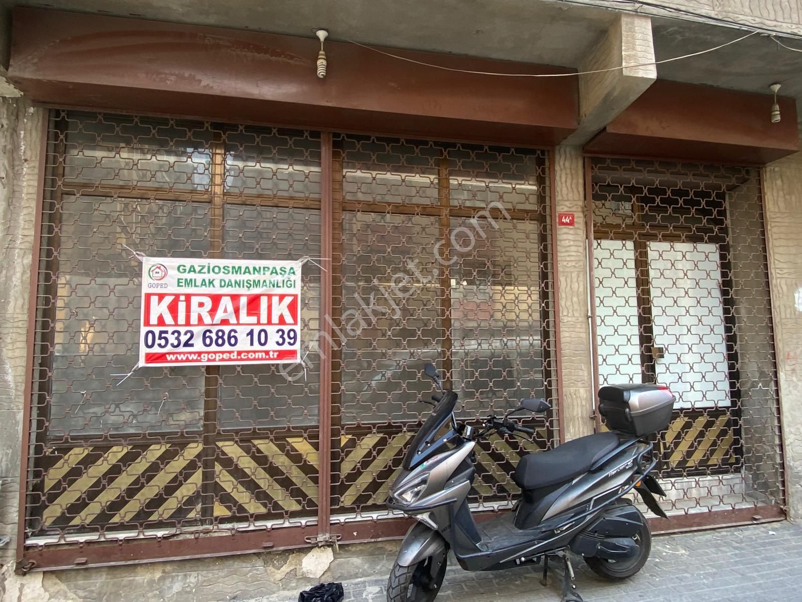 Gaziosmanpaşa Bağlarbaşı Mah. Kavaklıderede Kiralık 80m2 Ofis Bölmeli Dükkan