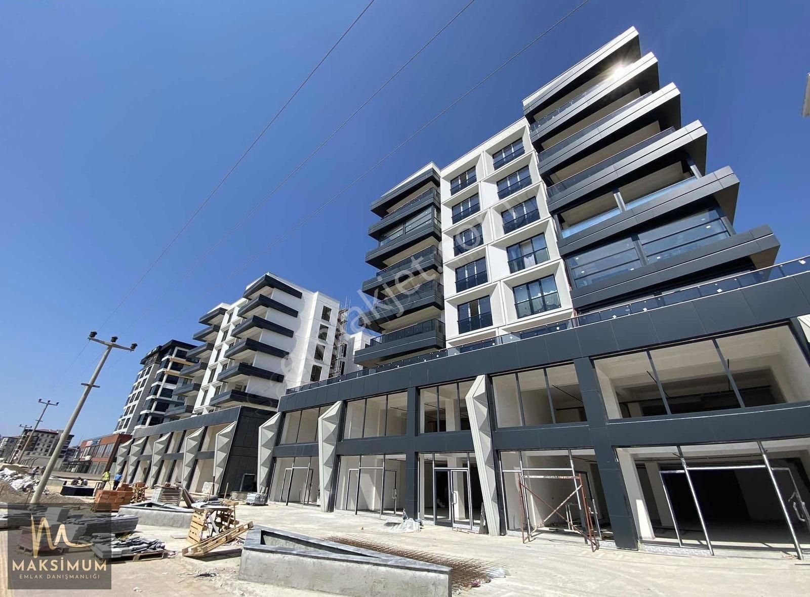 Çanakkale Merkez Esenler'de Cadde Üzeri Satılık 3+1 Daire