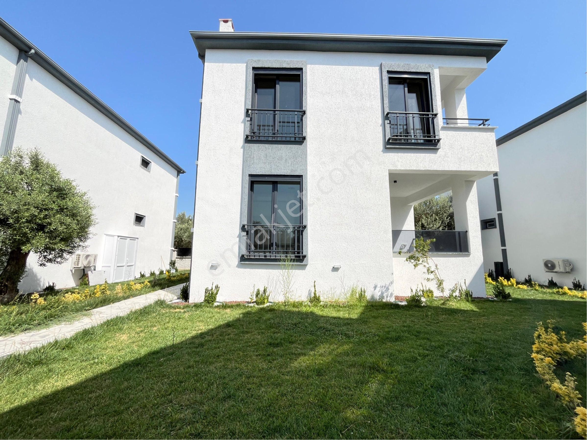 Arya'dan Zeytinli'de Ultra Lüks Satılık 5+1 Villa