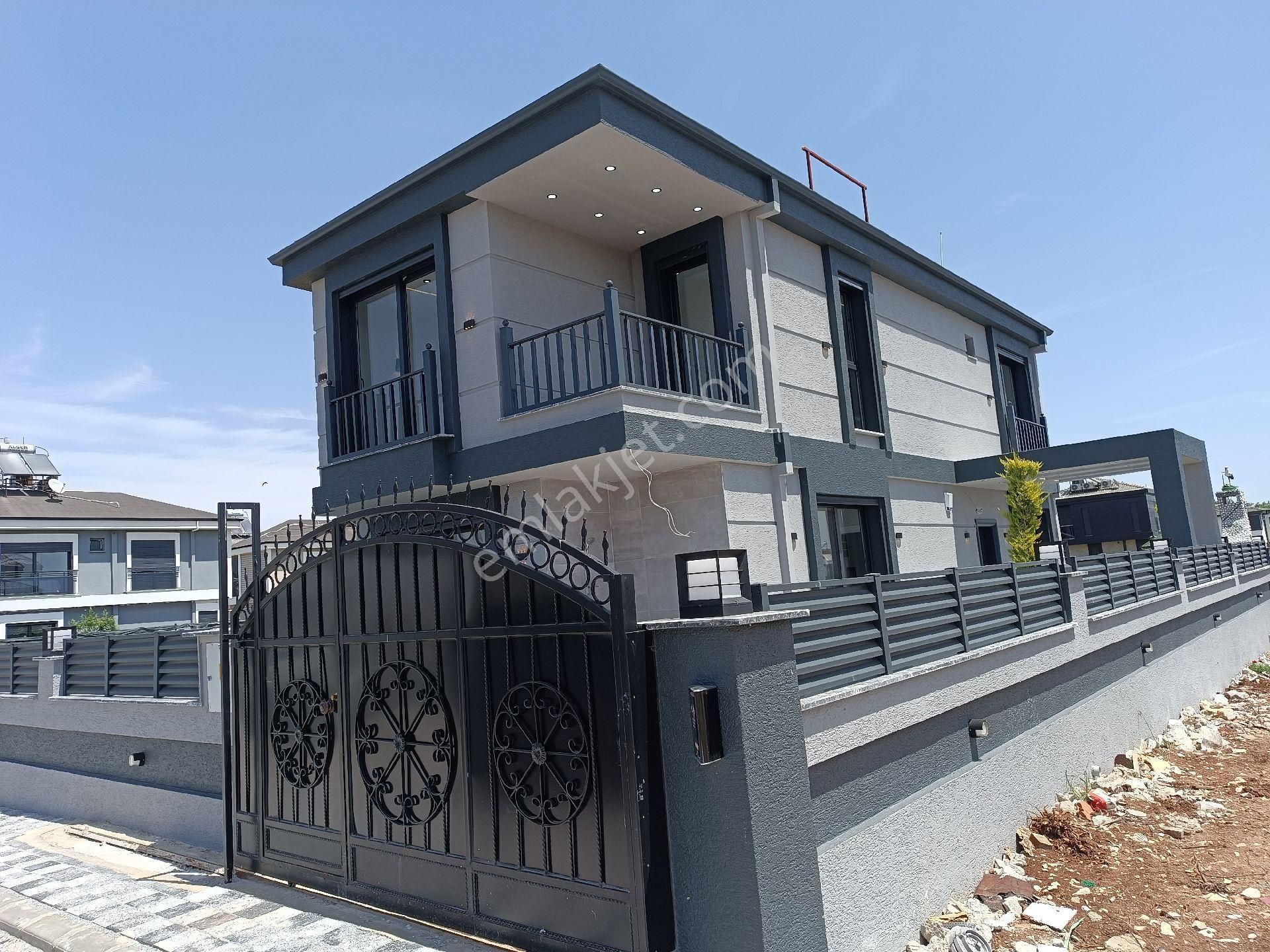 Didim Efeler Mahallesi'nde Tam Müstakil Villa
